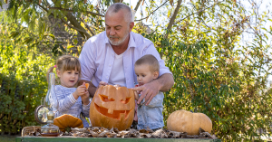 Residents with Dementia-carving-pumkin-with-grandkids